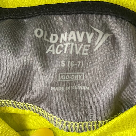 Old Navy Active Go-Dry performance shirt for boys, size small (S 6-7). - Picture 2 of 2